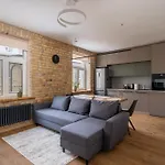 With Exposed Brick Interior - Stabu Street 里加