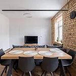 Апартаменти With Exposed Brick Interior - Stabu Street *