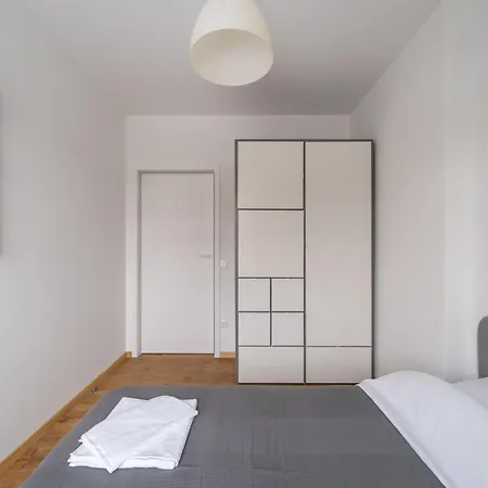 Families & Groups - 2 Bedrooms - 6 Guests *